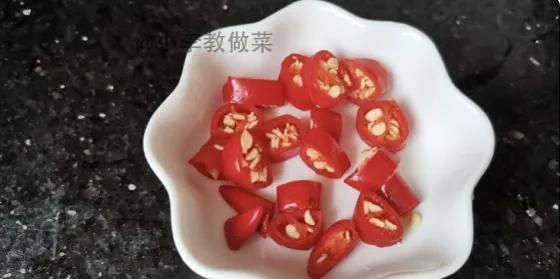 今天教大家做一个清蒸草鱼