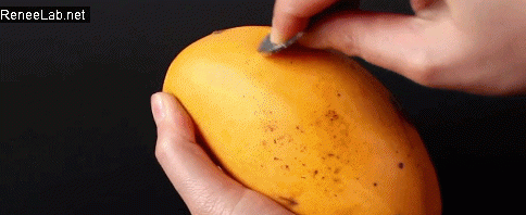 芒果剥皮原来还有技巧，教你几个小方法，简单快速，还不弄脏双手