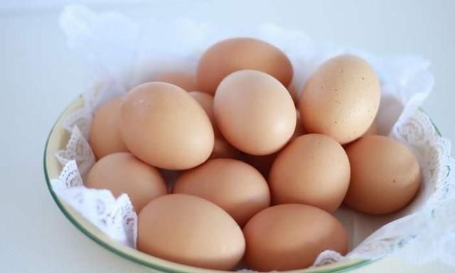 鸡蛋和奶粉哪个更有营养图1