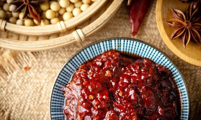 “郫县豆瓣酱”和一般豆瓣酱有啥不同？怎么用？学会别再出错了