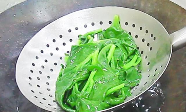 夏至前，遇见这菜抓紧吃，全身是宝，却常被当成草，随手一炒真香