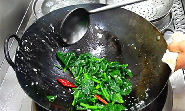 夏至前，遇见这菜抓紧吃，全身是宝，却常被当成草，随手一炒真香