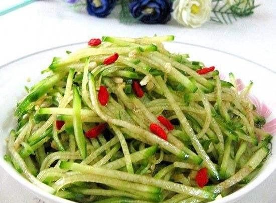 青萝卜怎样做才好吃,青萝卜粉条怎么炖才好吃图3