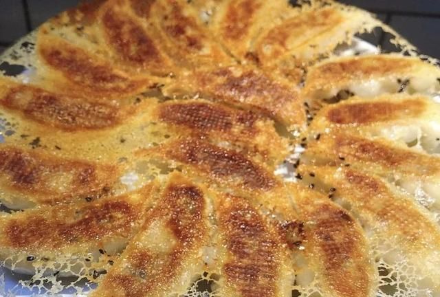 是饺子先动手的，我只负责包它（ 附26种包法）