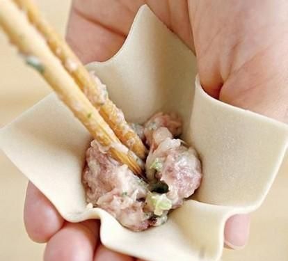 这样好吃的小馄饨原来秘诀在这里？调馅+各种包法+烹煮 一步到位