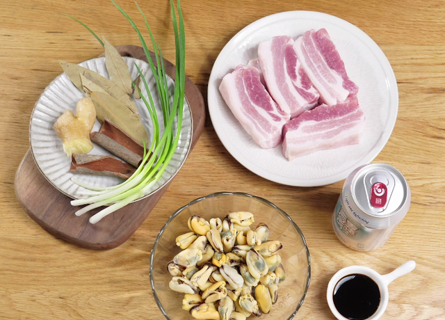 海鲜年夜菜：淡菜干红烧肉，不加一滴水，鲜美入味不肥腻，超香