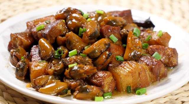海鲜年夜菜：淡菜干红烧肉，不加一滴水，鲜美入味不肥腻，超香