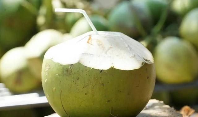 消暑圣品椰汁，海南的“生命之水”