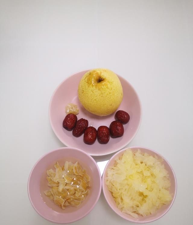 家里有咳嗽的可以试试这样做，润肺止咳，都是天然食材放心吃