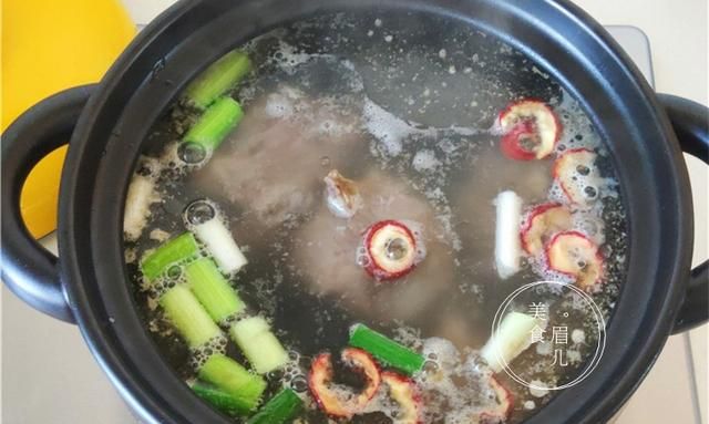 明日冬至喝羊汤，加这3样调料，汤鲜味浓没一点膻味！好喝又滋补