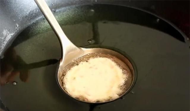 面粉最过瘾的做法，简单还快速，蓬松暄软不油腻，一次10个不够吃