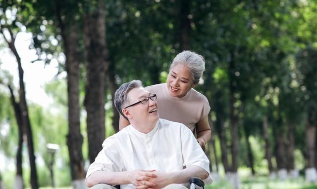 治疗关节炎的中药方子：用上独活桑寄生，冷风顽痹屈能伸