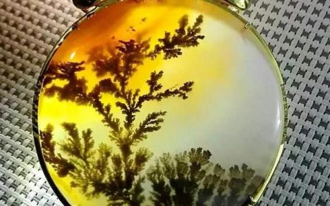 红油水草玛瑙和水草玛瑙哪种好,南流江草花玛瑙有什么作用呢