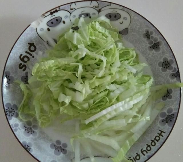 白菜肉饺子馅怎样调好吃,白菜胡萝卜粉条肉饺子馅图4