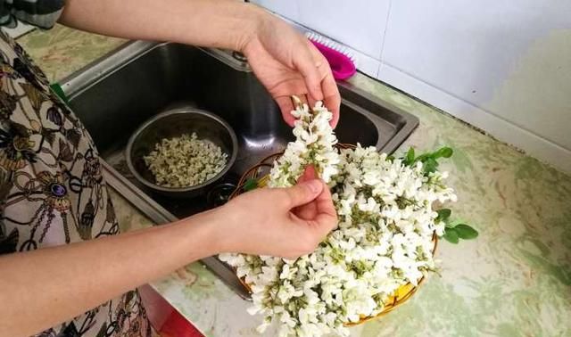 槐树花好吃又营养的做法，厨娘详细讲解，简单又美味，流口水啦