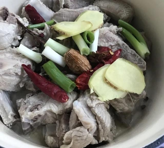 这样做排骨，好吃到吮指，所有人都喜欢