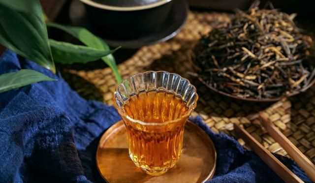 立春后要多喝茶，绿茶好还是红茶好呢？不懂别乱喝，很多人都错了