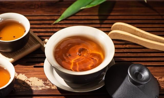 立春后要多喝茶，绿茶好还是红茶好呢？不懂别乱喝，很多人都错了
