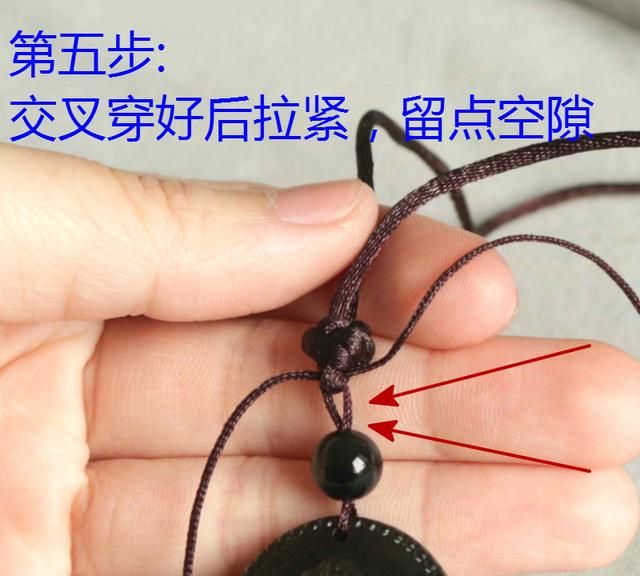 铂晶尔曼▁水晶玉石吊坠绑绳打结编绳串法 吊坠单绳打结图文教程
