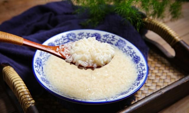 大雪将至，女人有条件多吃“米酒鸡”，天冷了喝一碗，舒坦过冬天