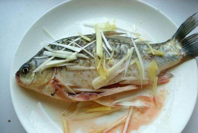 教你做葱油鱼，鱼鲜肉嫩，1分钟能学会，一辈子都能用