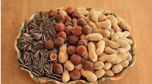 减肥看过来，各类零食热量大盘点！