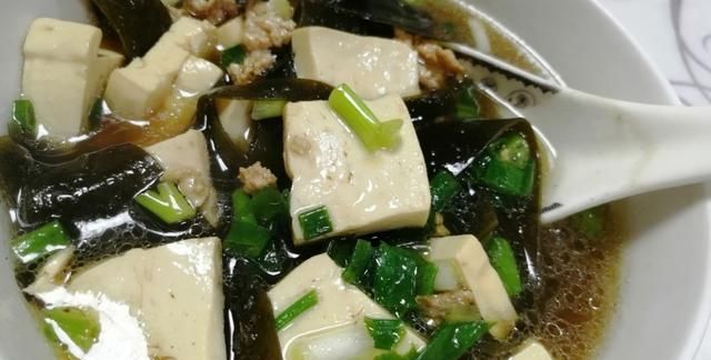 豆腐别再炒着吃了，教你4种豆腐汤的做法，做出来即营养又美味