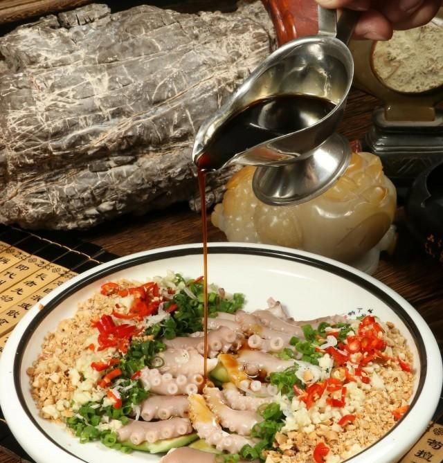 捞汁八带最经典做法，四种颜色横跨盘中，鲜艳夺目附：料汁配方