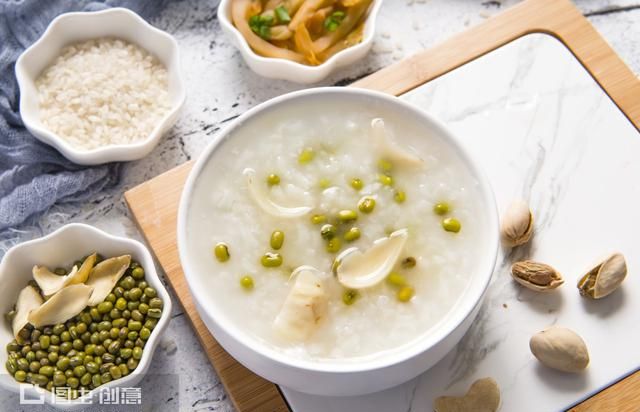 绿豆百合粥有什么功效,绿豆山药百合粥的功效与作用图1