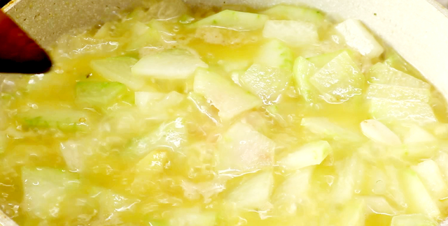 天冷多喝汤，养胃又驱寒，5种汤钙含量高，老少皆宜，入冬不怕冷