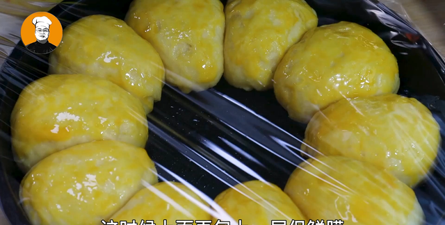 面粉别蒸馒头了，打入3个鸡蛋，不用烤箱，做出松软拉丝的面包