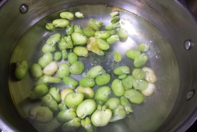 蚕豆怎么做最好吃？学3个特色做法，比葱油蚕豆好吃，下酒又下饭