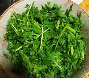 怎样炒茼蒿菜(大厨炒茼蒿菜)图4