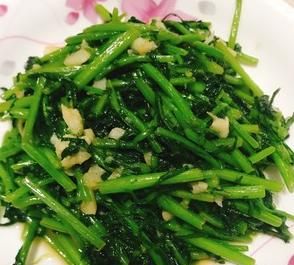 怎样炒茼蒿菜(大厨炒茼蒿菜)图6