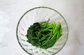 怎样炒茼蒿菜(大厨炒茼蒿菜)图12