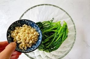 怎样炒茼蒿菜(大厨炒茼蒿菜)图13