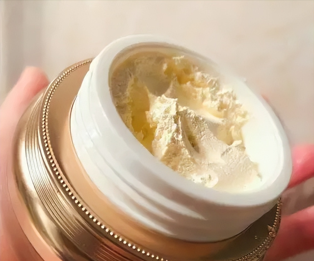 换季期脸皮干燥起皮，该怎么办？
