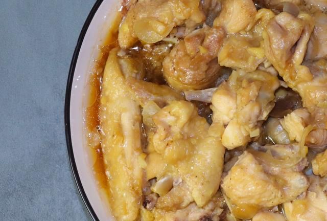蒸鸡肉这样做，肉质细腻嫩滑，原汁原味非常鲜美，每一口都是满足
