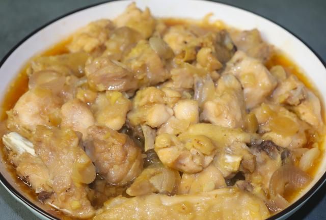蒸鸡肉这样做，肉质细腻嫩滑，原汁原味非常鲜美，每一口都是满足