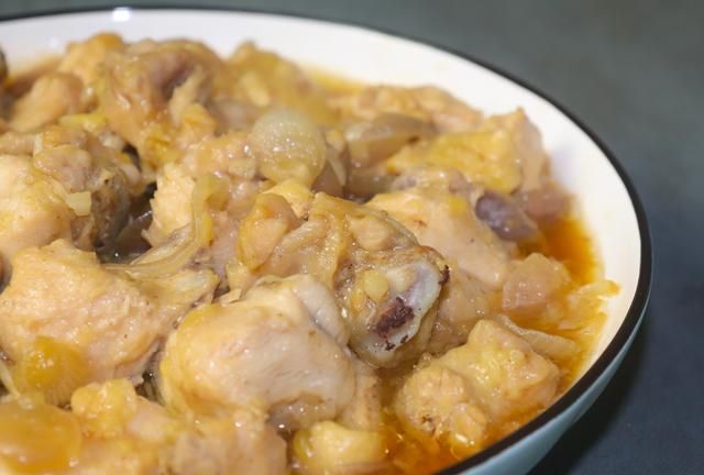 蒸鸡肉这样做，肉质细腻嫩滑，原汁原味非常鲜美，每一口都是满足