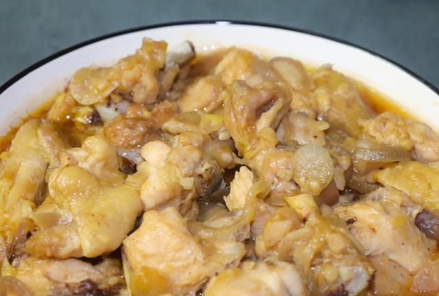 蒸鸡肉这样做，肉质细腻嫩滑，原汁原味非常鲜美，每一口都是满足