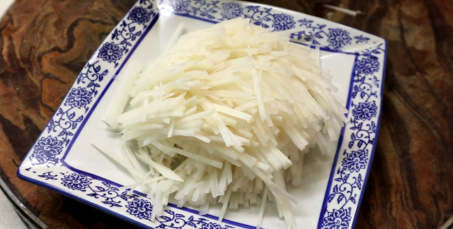 “秋天3碗汤，火气全退光”，秋季干燥，记得多喝3道清补去燥汤