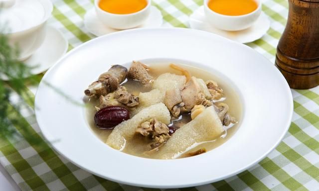 竹荪怎么做汤(竹荪裙带菜汤)图12