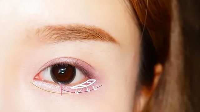 初学者怎么画眼影，快来看看吧