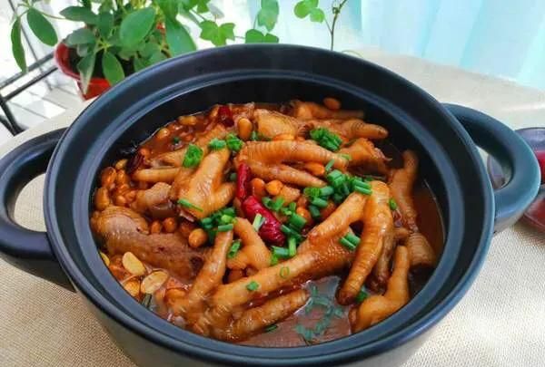 黄豆焖鸡爪怎么做图1