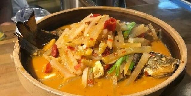 鲫鱼与什么食物搭配好图1