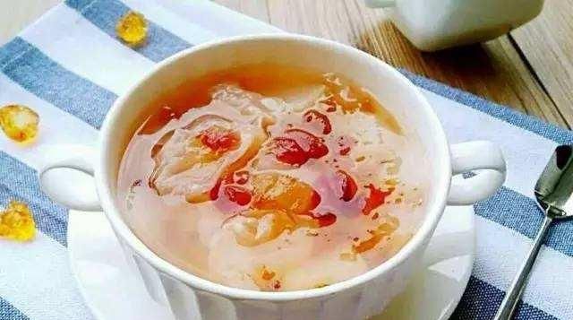 银耳有什么营养价值什么人吃最好图2