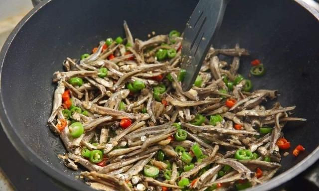 麻辣小鱼仔怎么做好吃图10