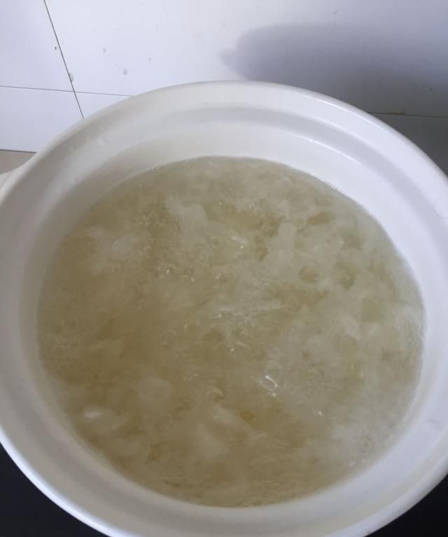 红枣银耳莲子汤