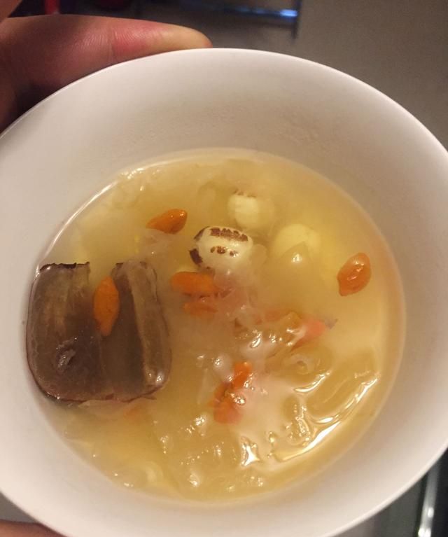 红枣银耳莲子汤